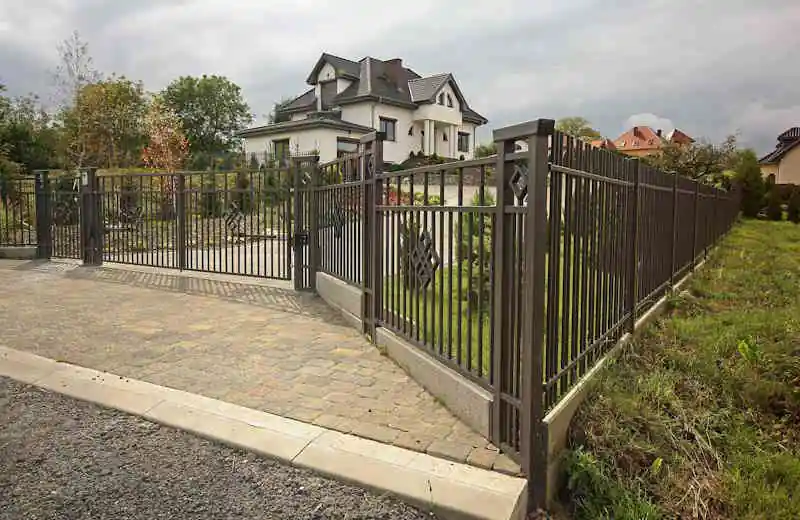 Lagerabverkauf PREMIUM Zaunfeld „Jaspis“ 100×216 cm (HxB) in Anthrazit mit Eisenglimmer DB 703 Zaunelement modern günstig Metallzaun Gartenzaun hochwertig langlebig Metall Stahl Schmuckzaun Zierzaun Ornament Zierelement Designzaun feuerverzinkt pulverbeschichtet vertikal – Bild 7